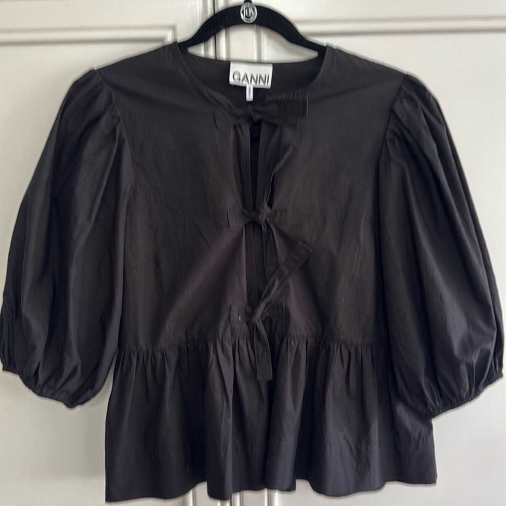 Ganni size 34 (US 2) Black Poplin Peplum Blouse with Puffed Sleeves. NWOT
